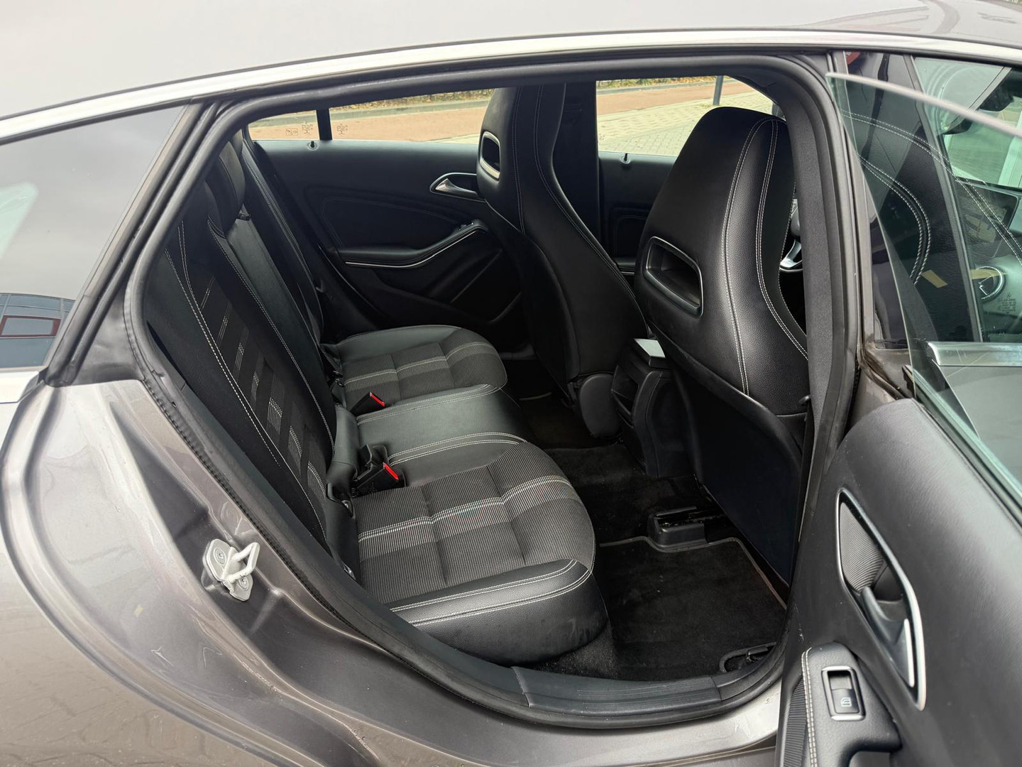 Mercedes-Benz Mercedes-Benz