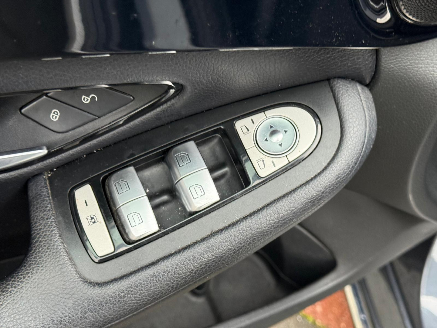 Mercedes-Benz Mercedes-Benz