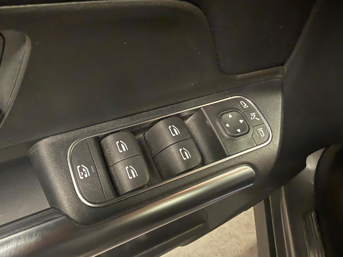 Mercedes-Benz Mercedes-Benz