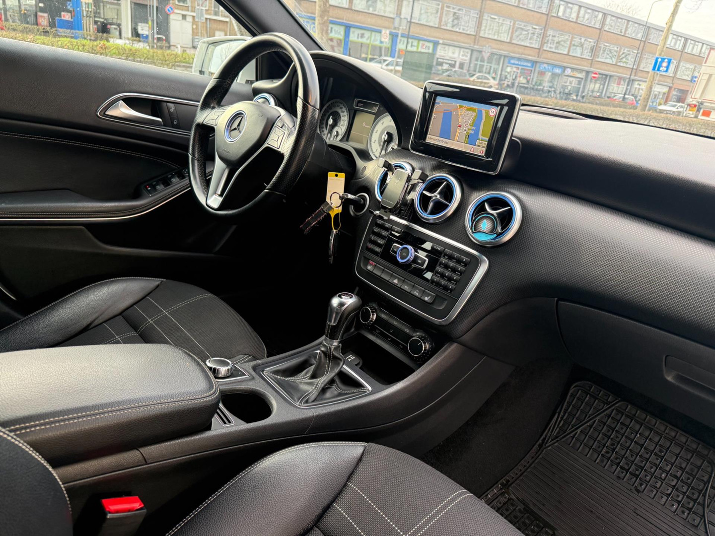 Mercedes-Benz Mercedes-Benz