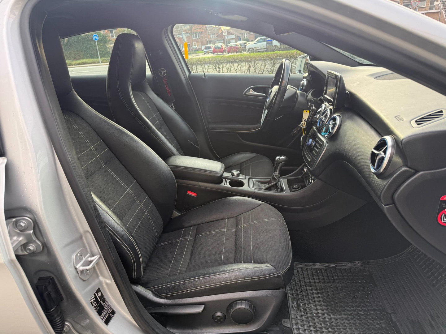 Mercedes-Benz Mercedes-Benz