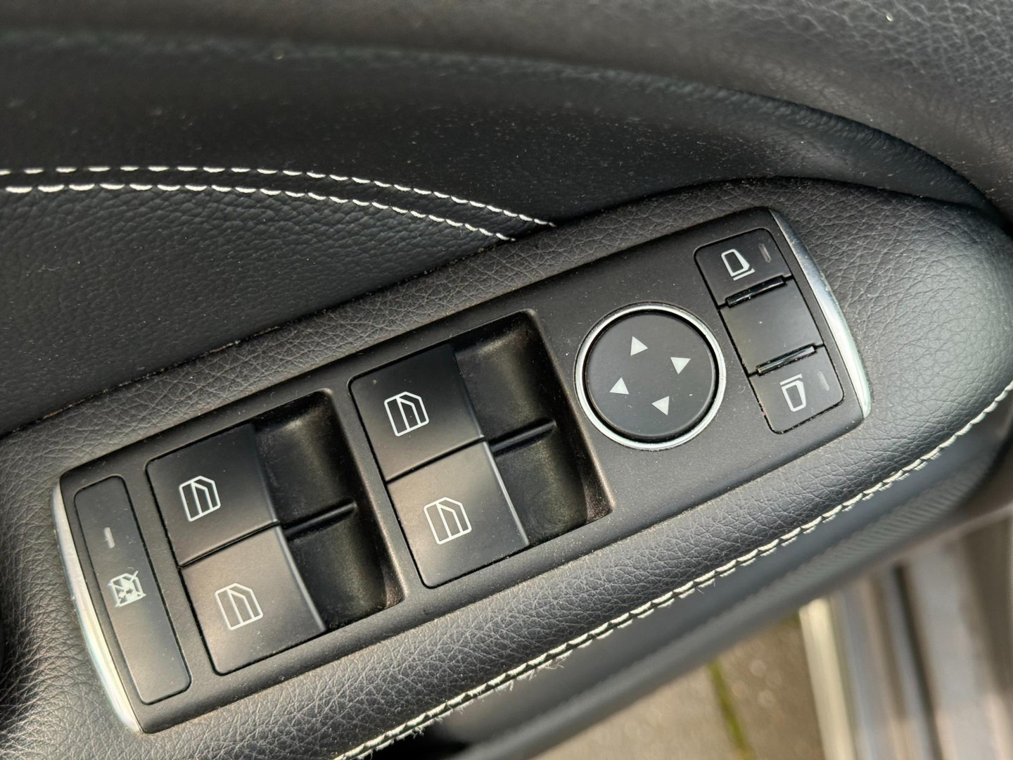 Mercedes-Benz Mercedes-Benz