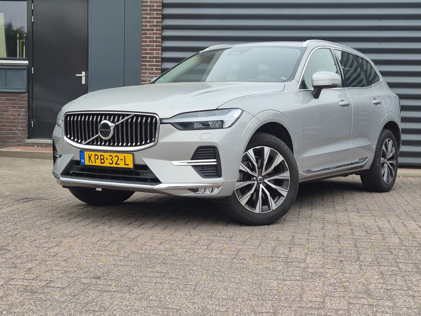 Volvo XC60 2.0 B5 AWD Inscription Trekhaak Leer bij autobedrijfwagtho | Bosch Car Service Wagtho
