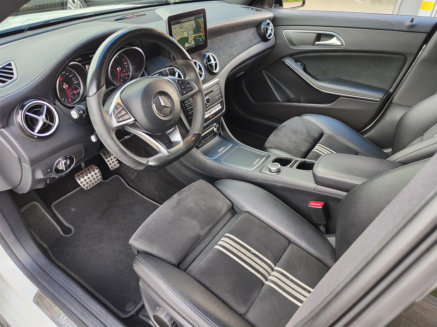 Mercedes-Benz Mercedes-Benz