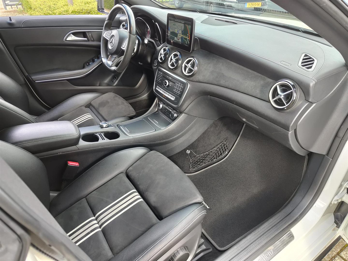 Mercedes-Benz Mercedes-Benz
