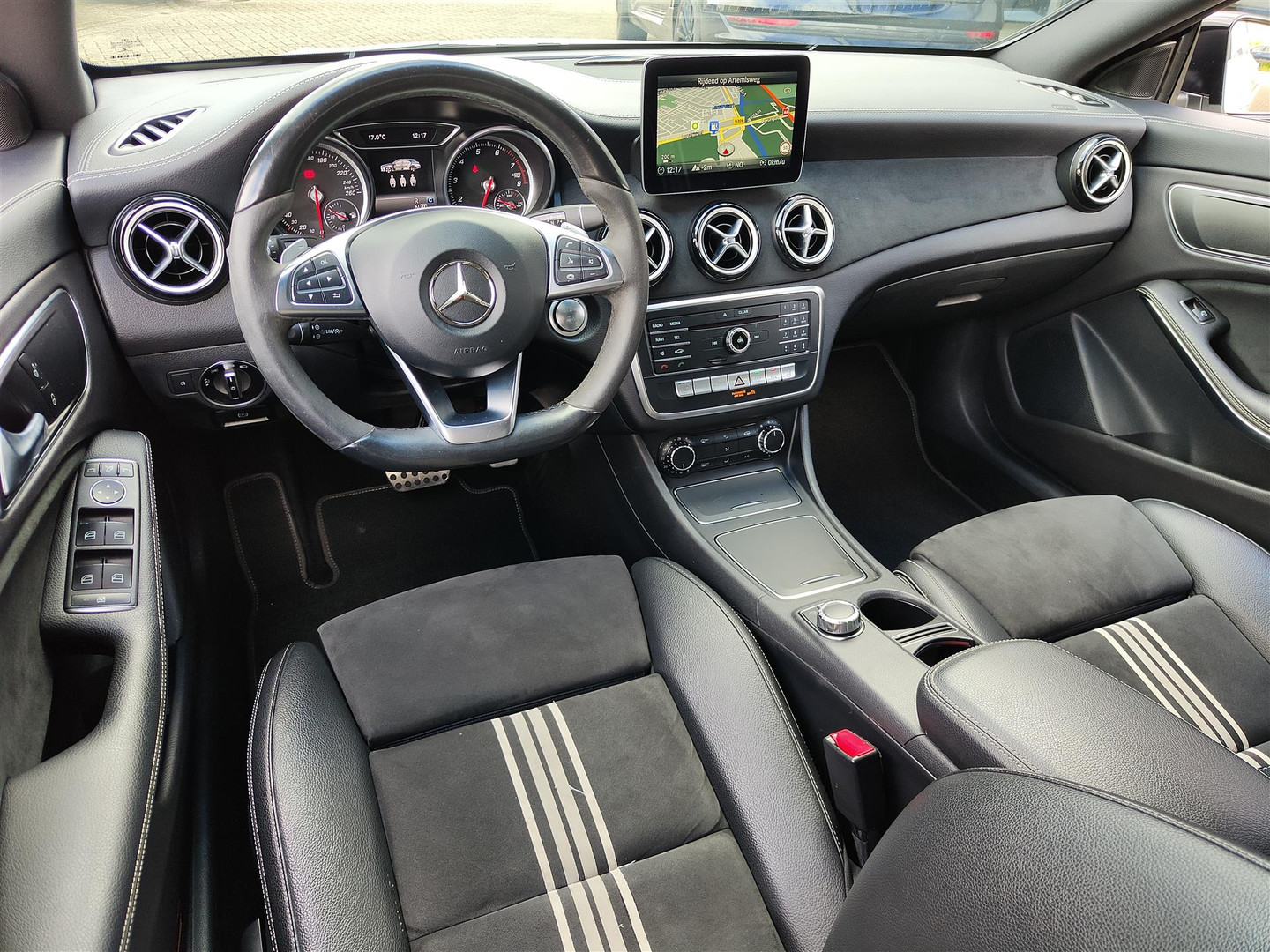 Mercedes-Benz Mercedes-Benz