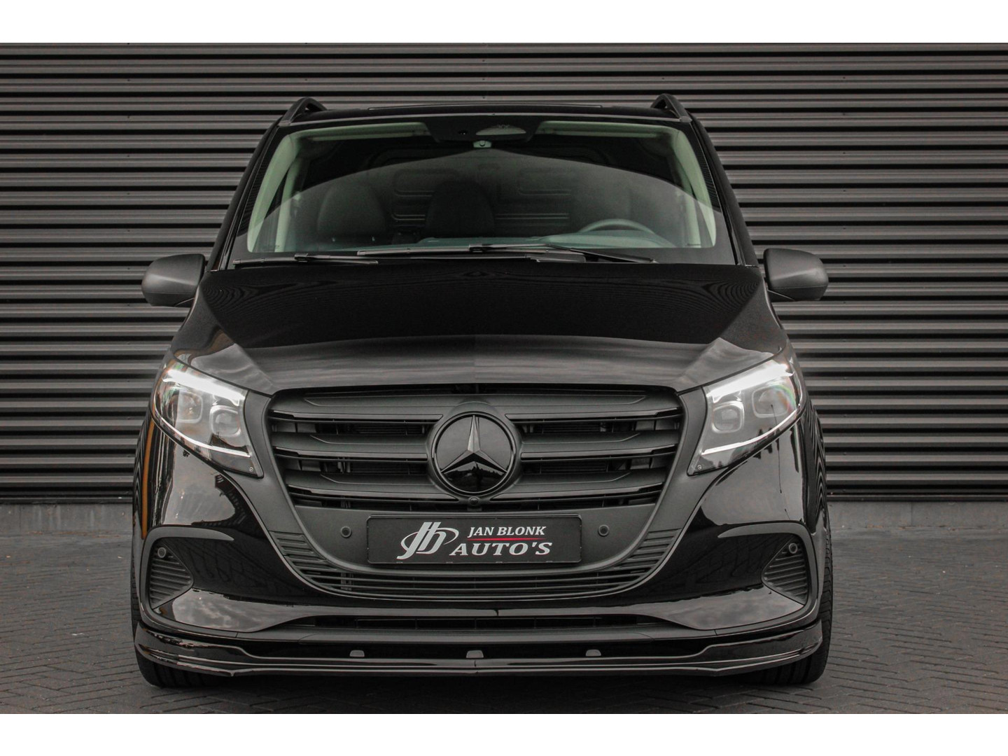 Mercedes-Benz Mercedes-Benz