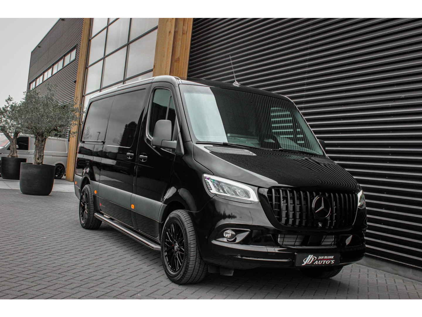 Mercedes-Benz Mercedes-Benz