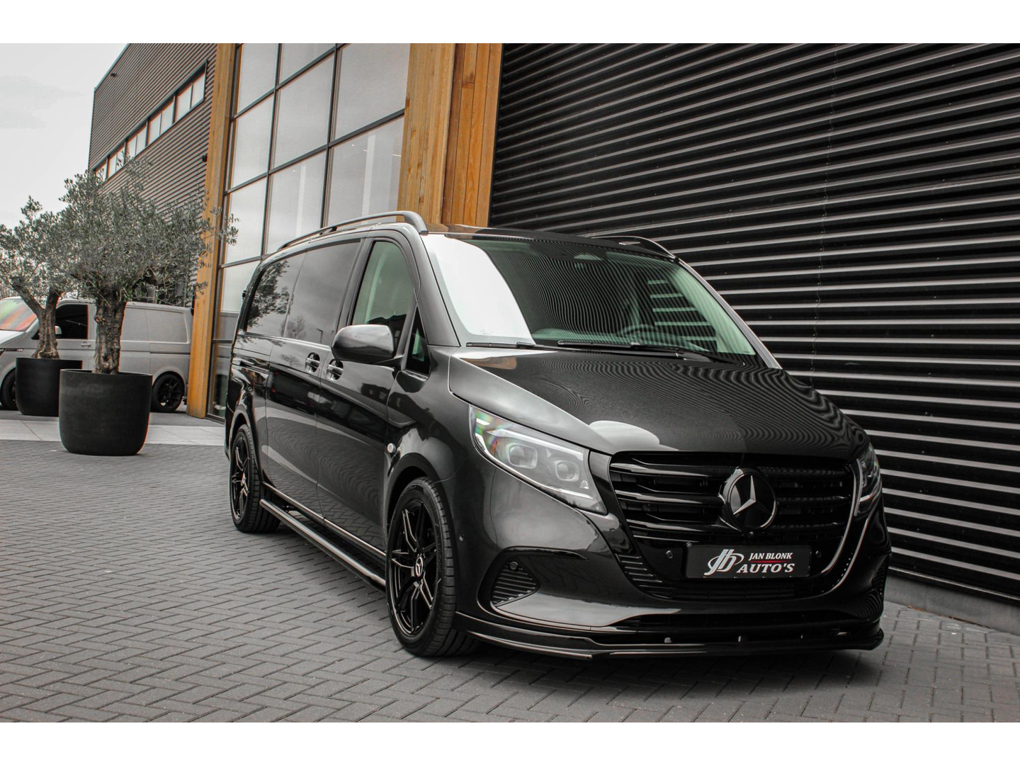 Mercedes-Benz Mercedes-Benz