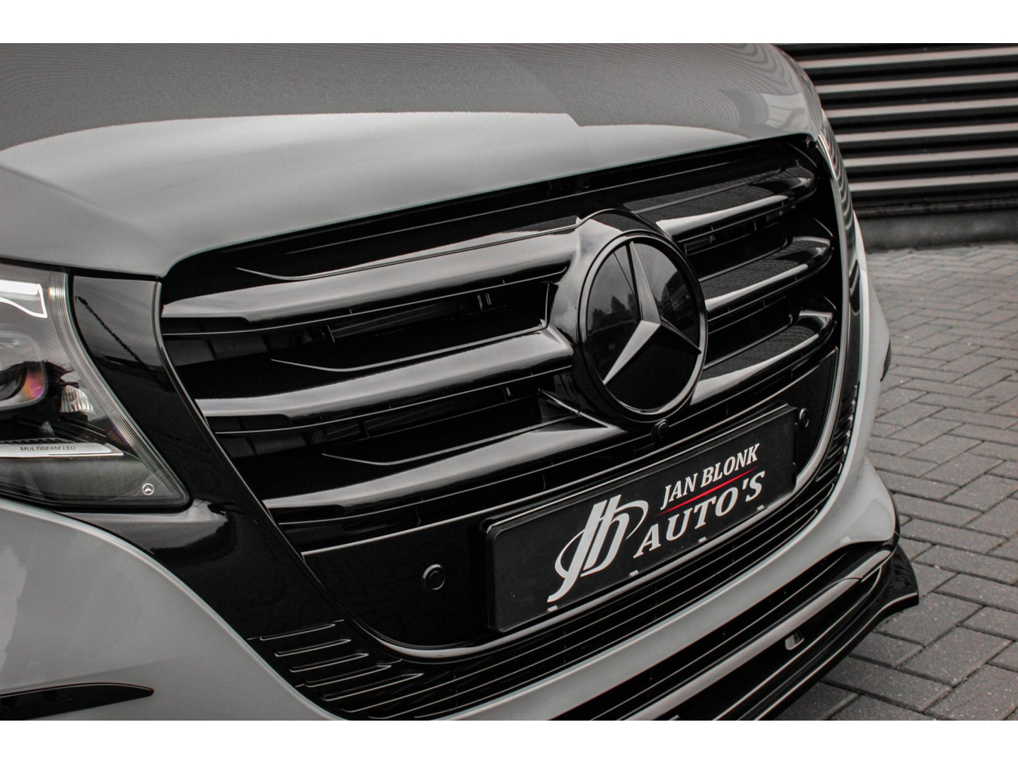 Mercedes-Benz Mercedes-Benz