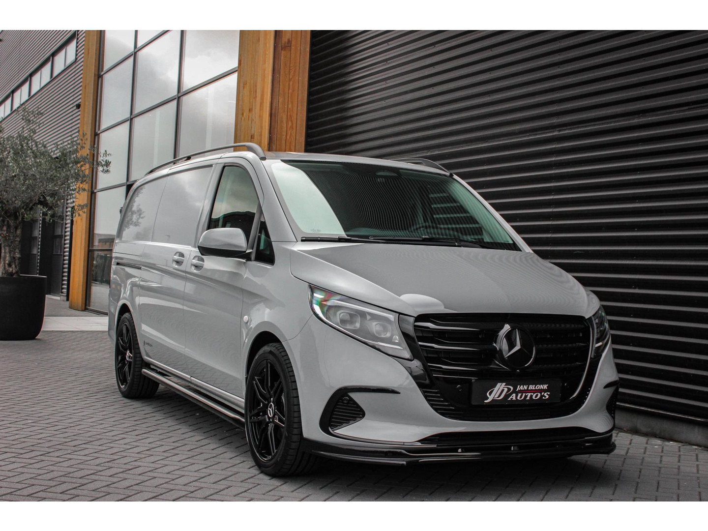Mercedes-Benz Mercedes-Benz
