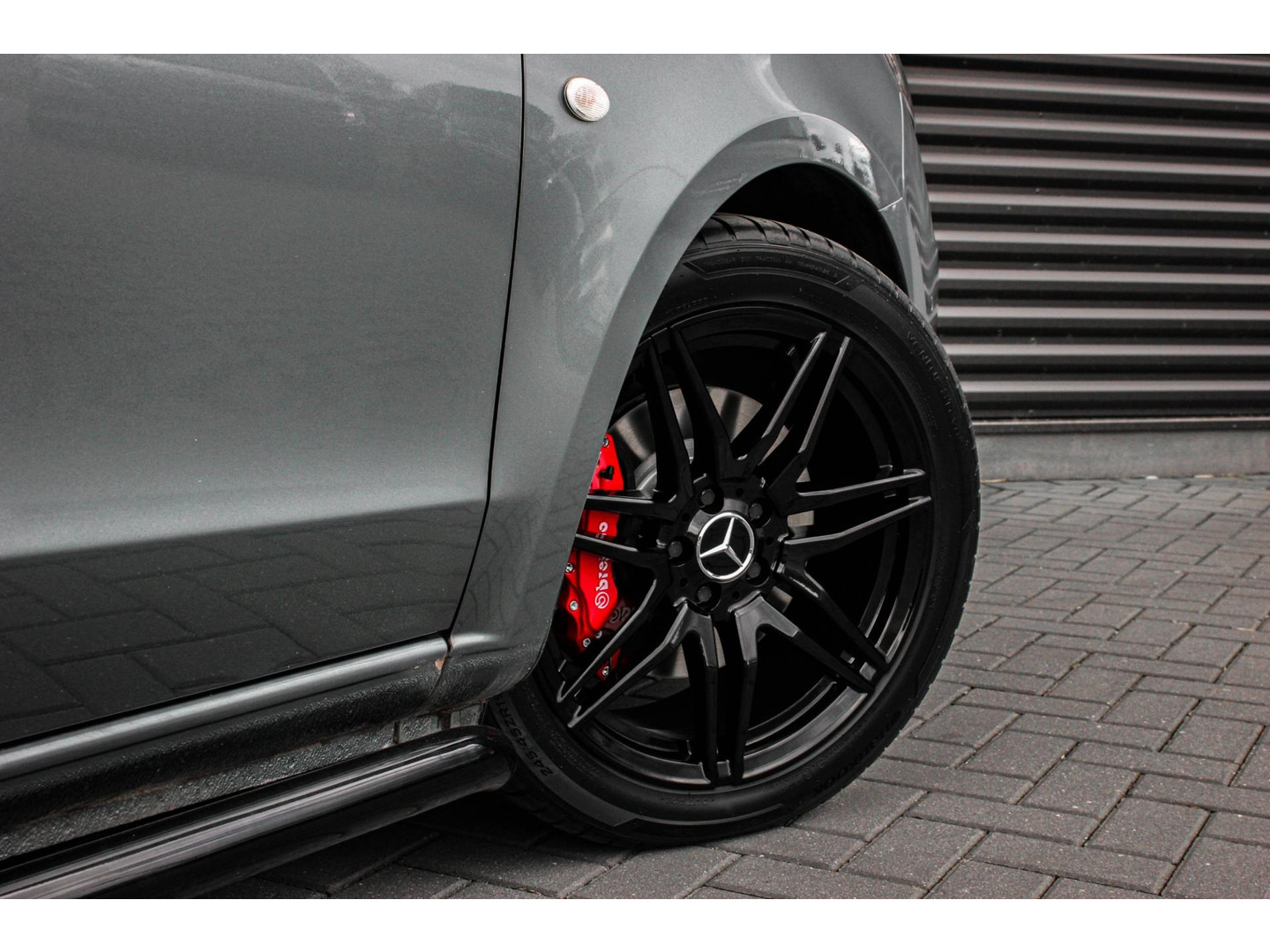 Mercedes-Benz Mercedes-Benz