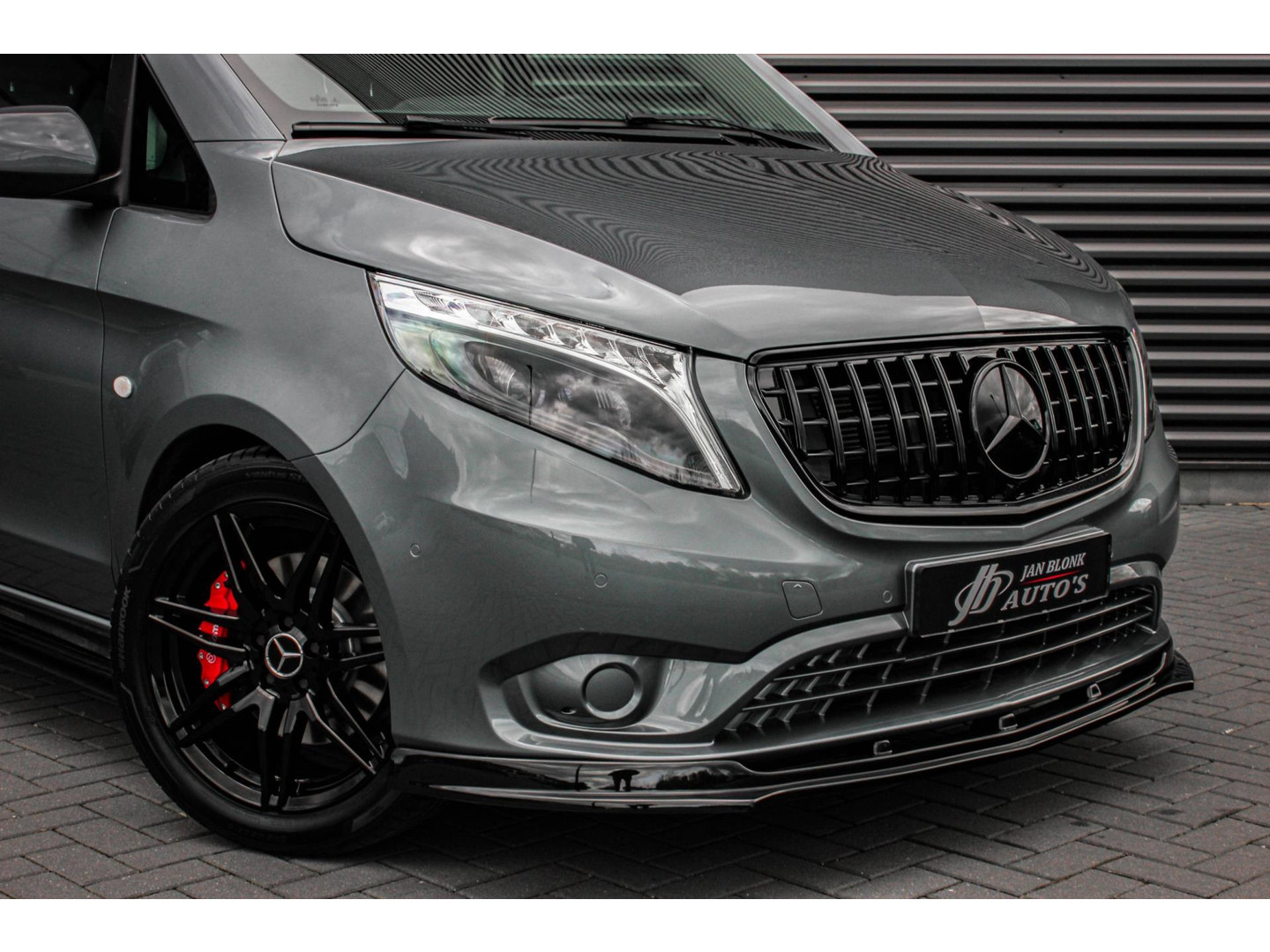 Mercedes-Benz Mercedes-Benz