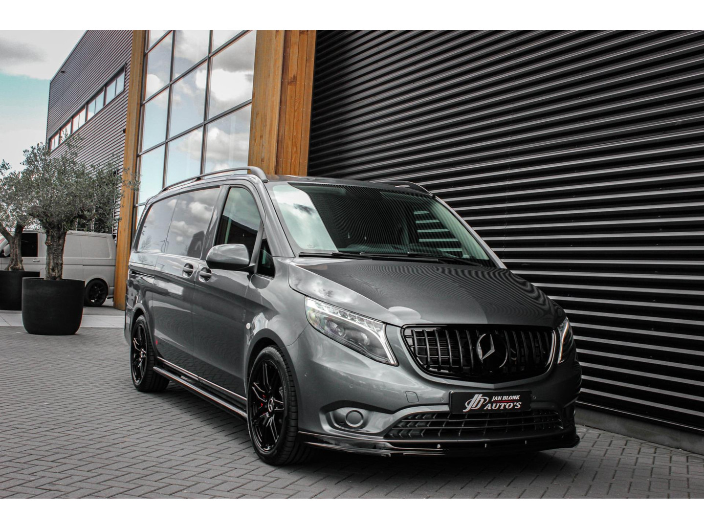 Mercedes-Benz Mercedes-Benz