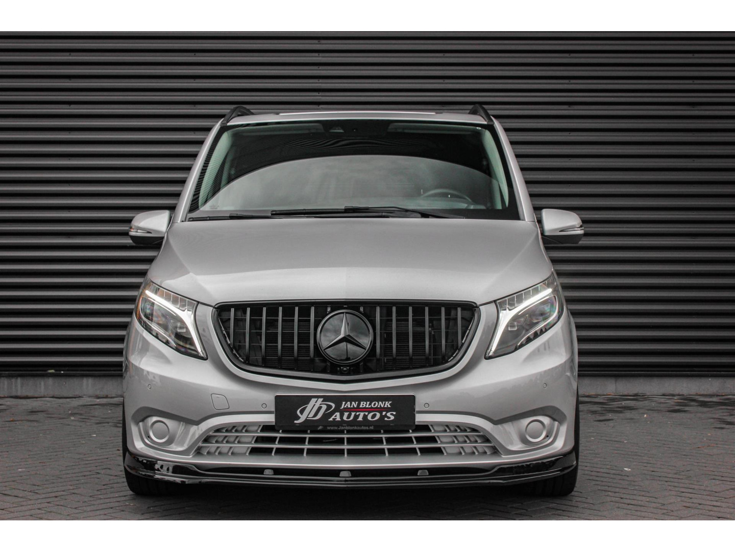 Mercedes-Benz Mercedes-Benz