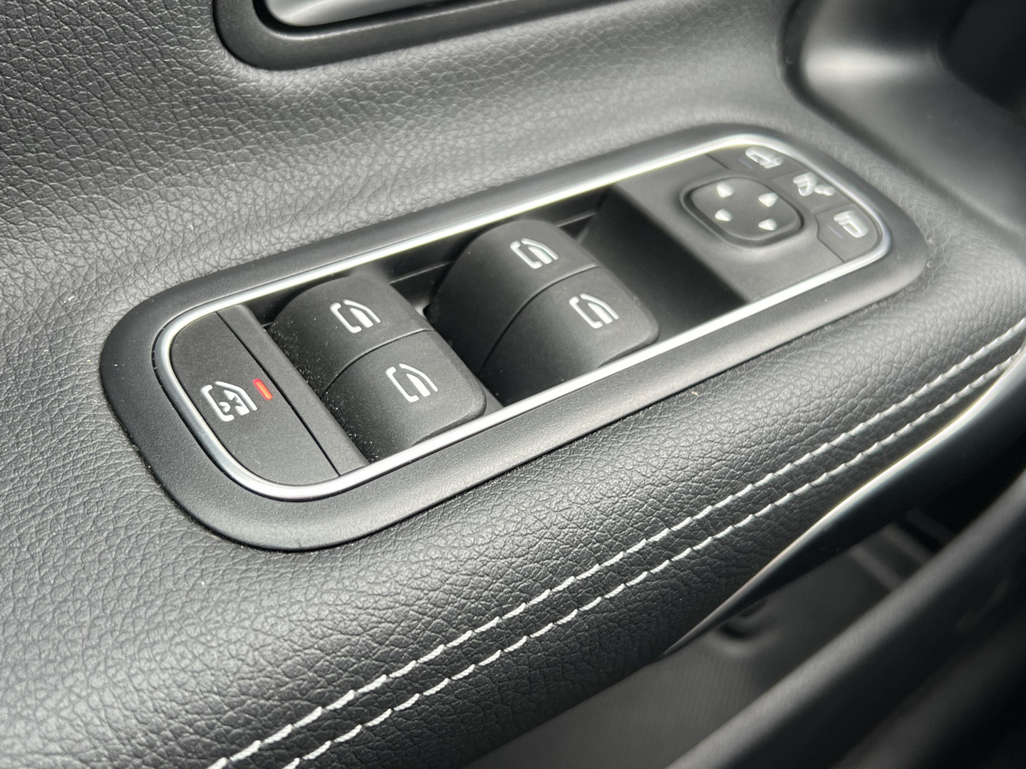 Mercedes-Benz Mercedes-Benz