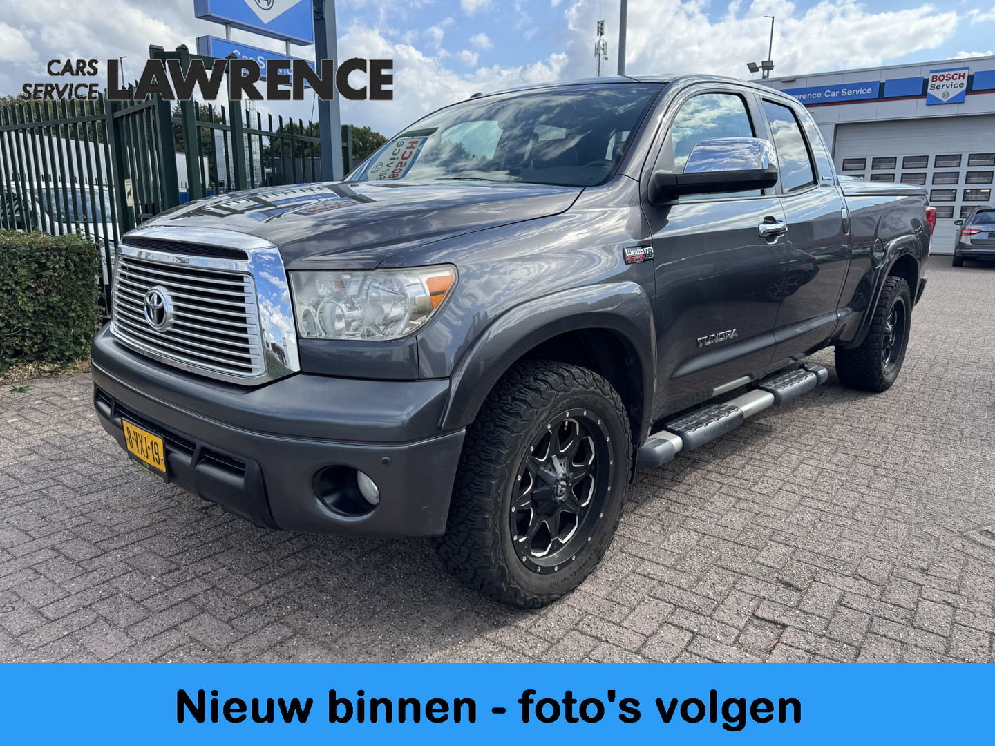 Toyota Tundra 5.7 V8 Double Cab Limited bij lawrencecarservice | Lawrence Car Service