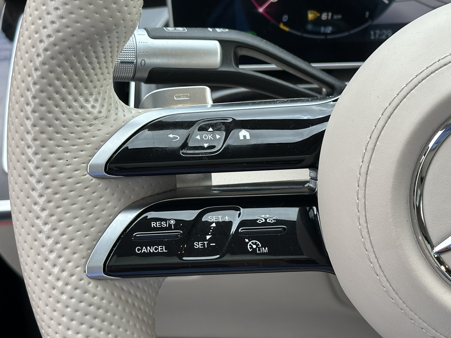 Mercedes-Benz Mercedes-Benz