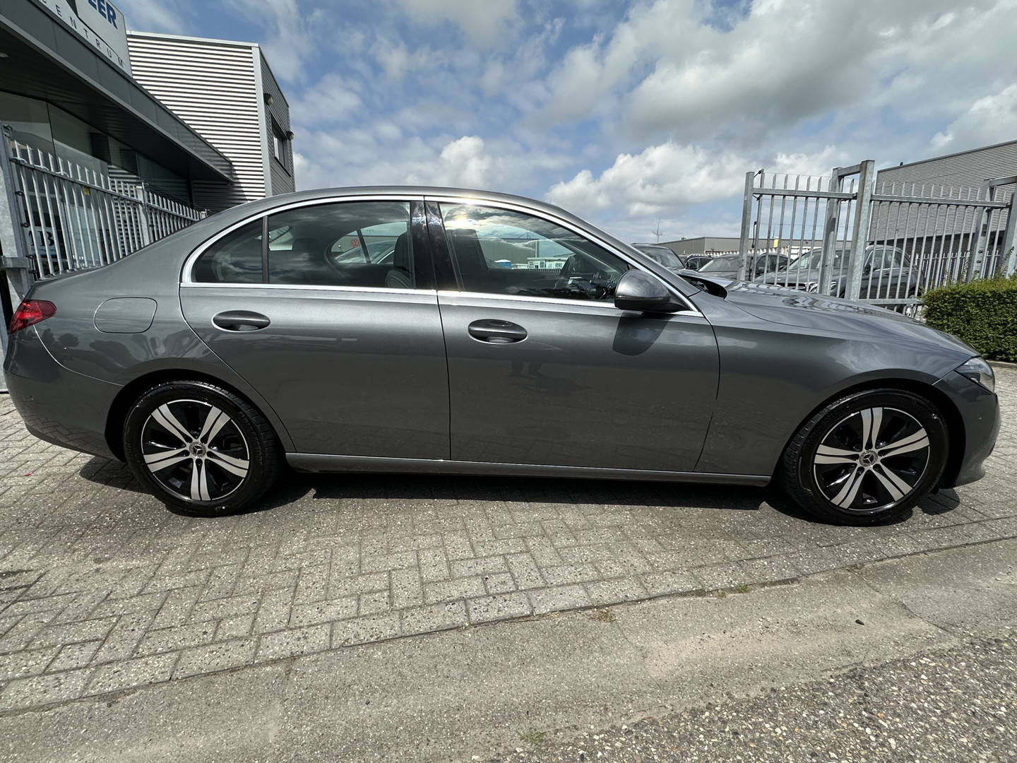 Mercedes-Benz Mercedes-Benz