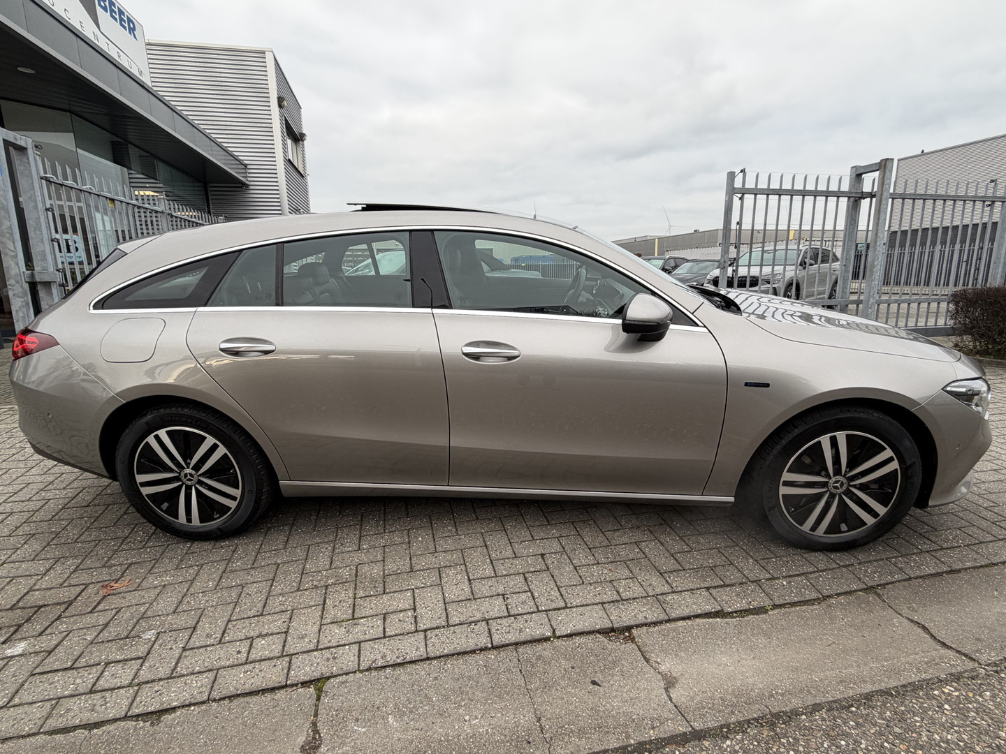 Mercedes-Benz Mercedes-Benz