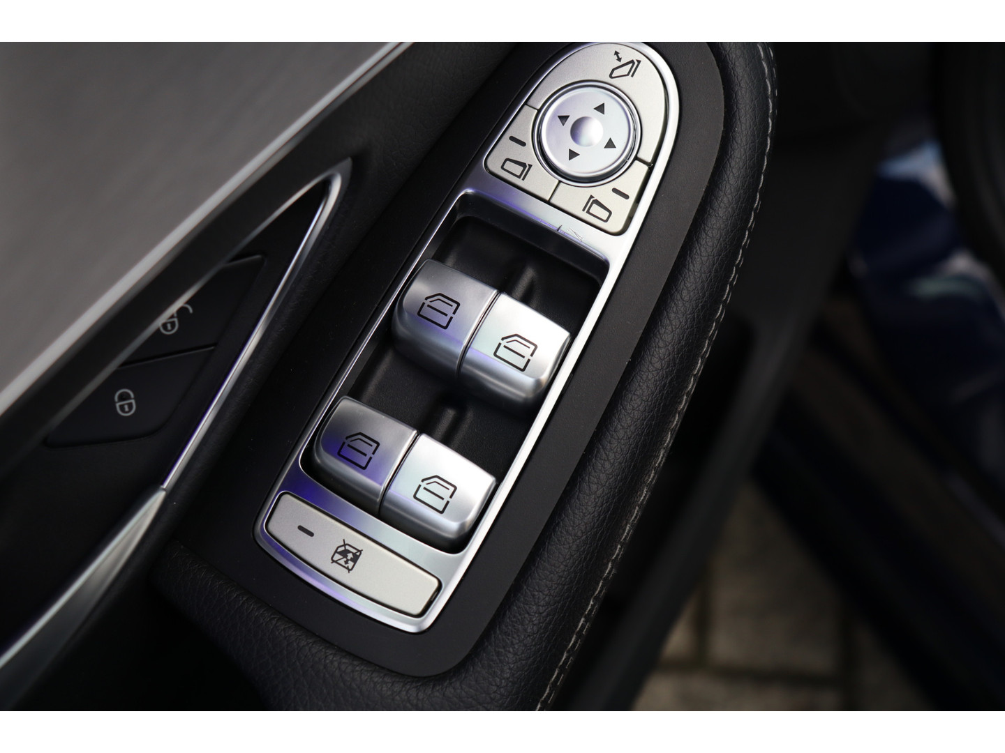 Mercedes-Benz Mercedes-Benz