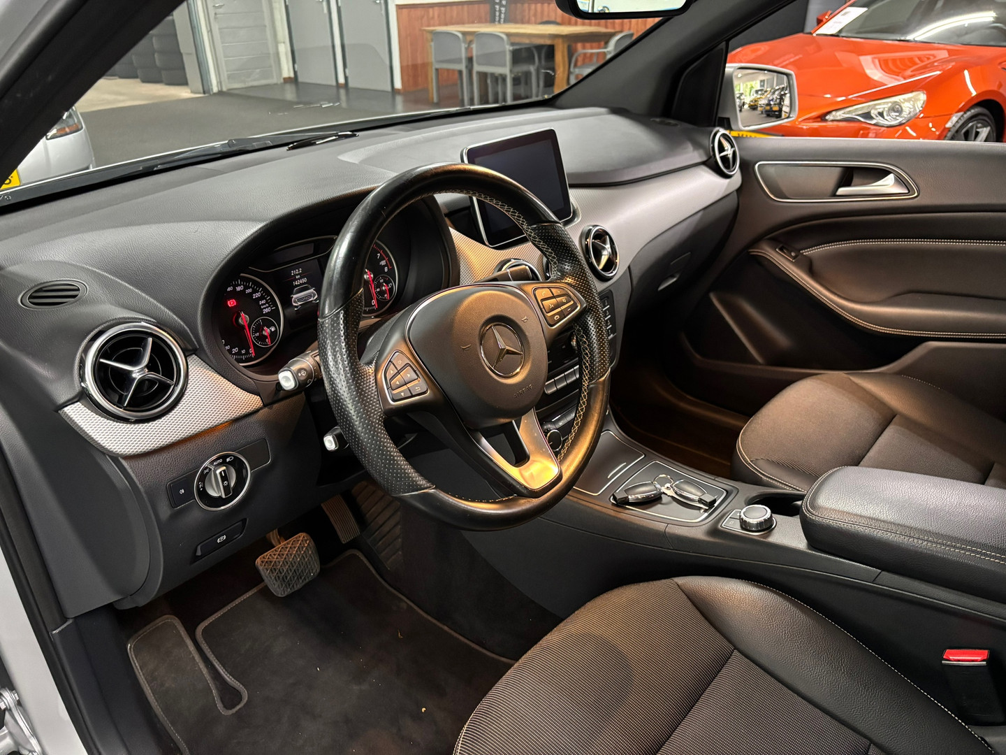 Mercedes-Benz Mercedes-Benz