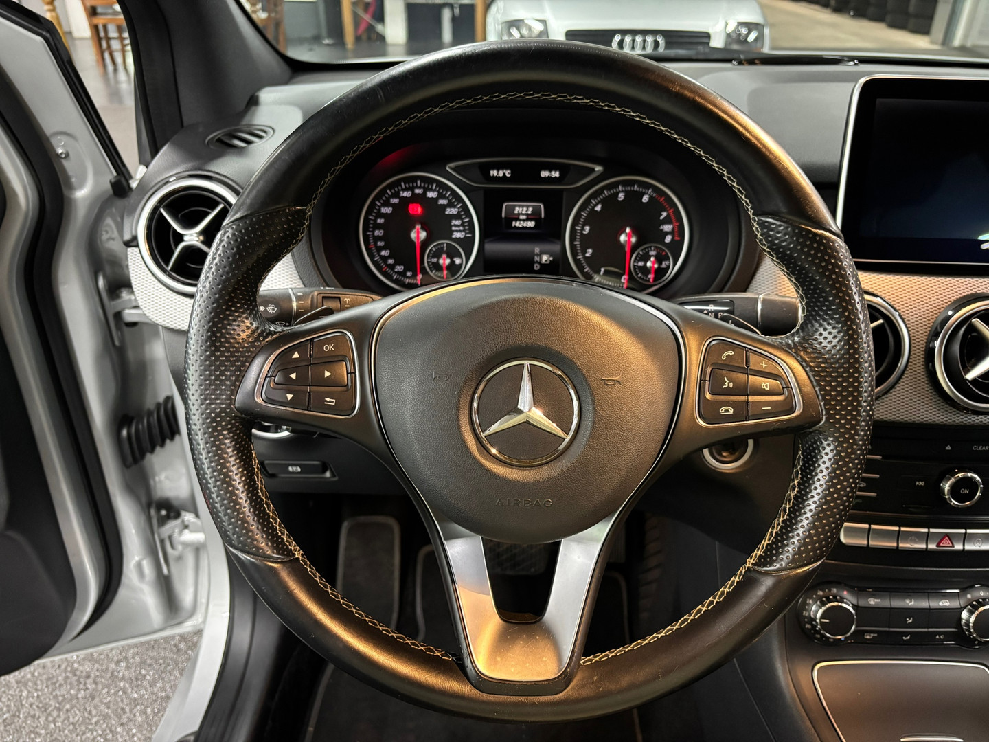 Mercedes-Benz Mercedes-Benz