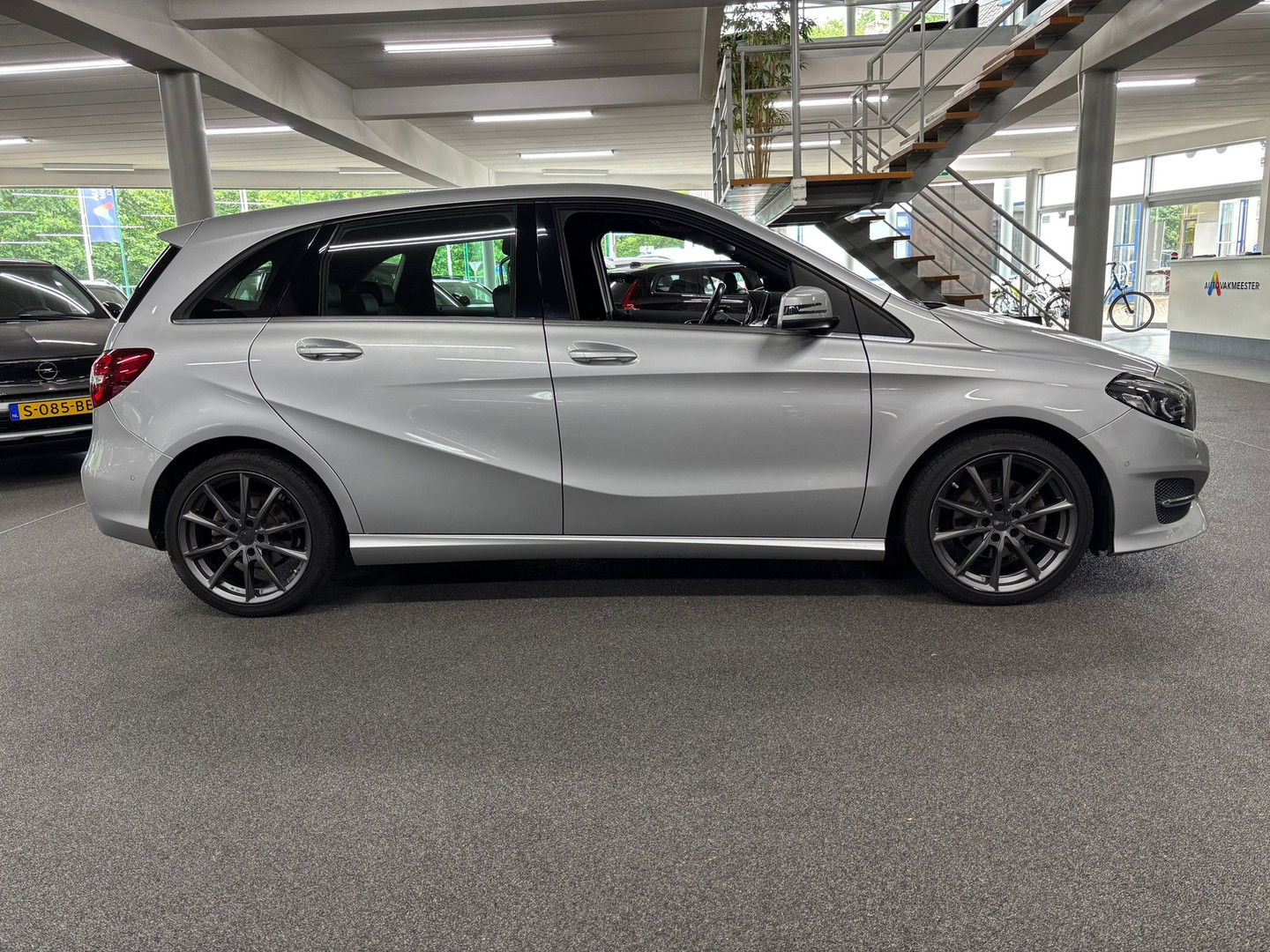 Mercedes-Benz Mercedes-Benz