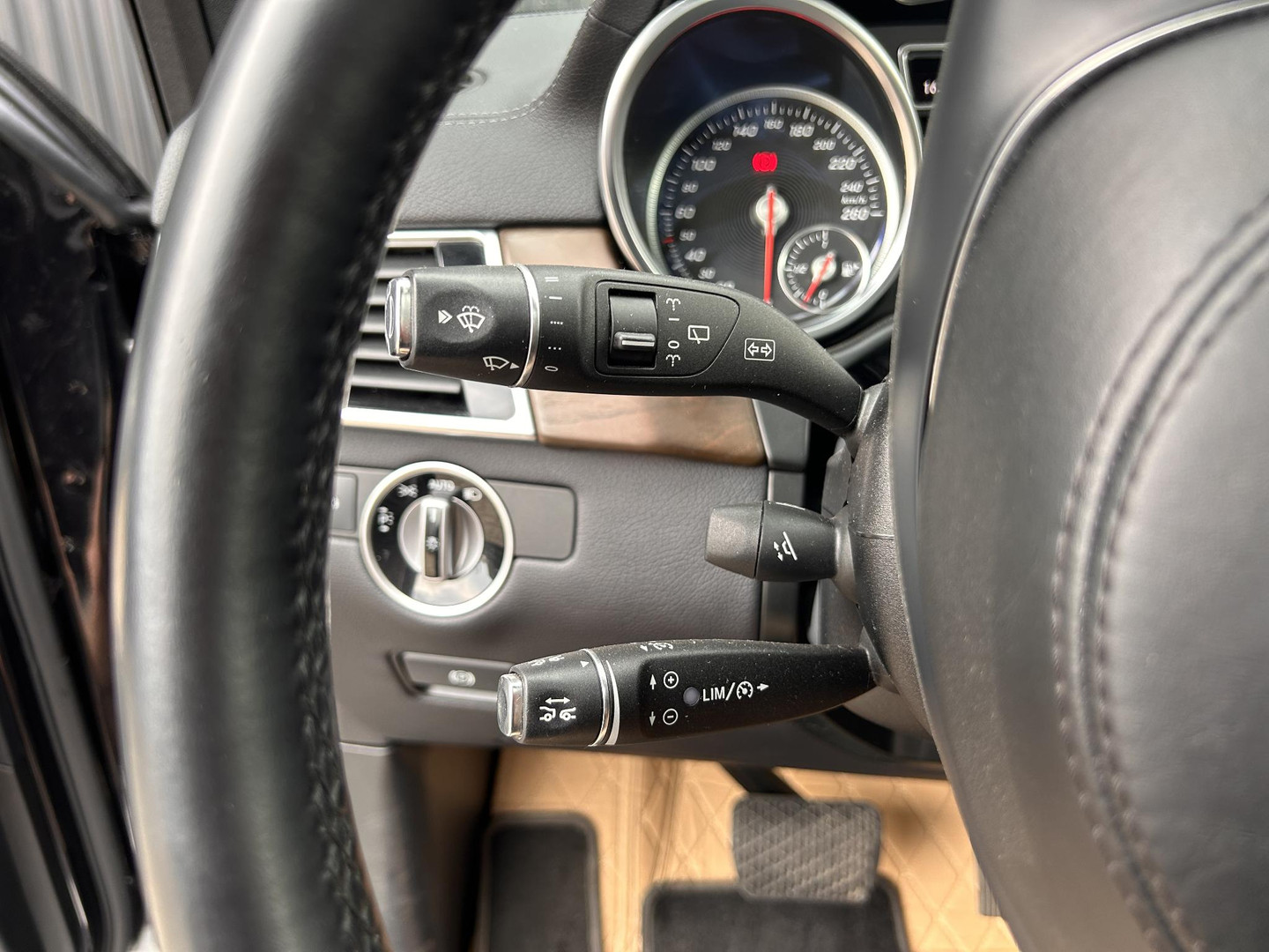 Mercedes-Benz Mercedes-Benz