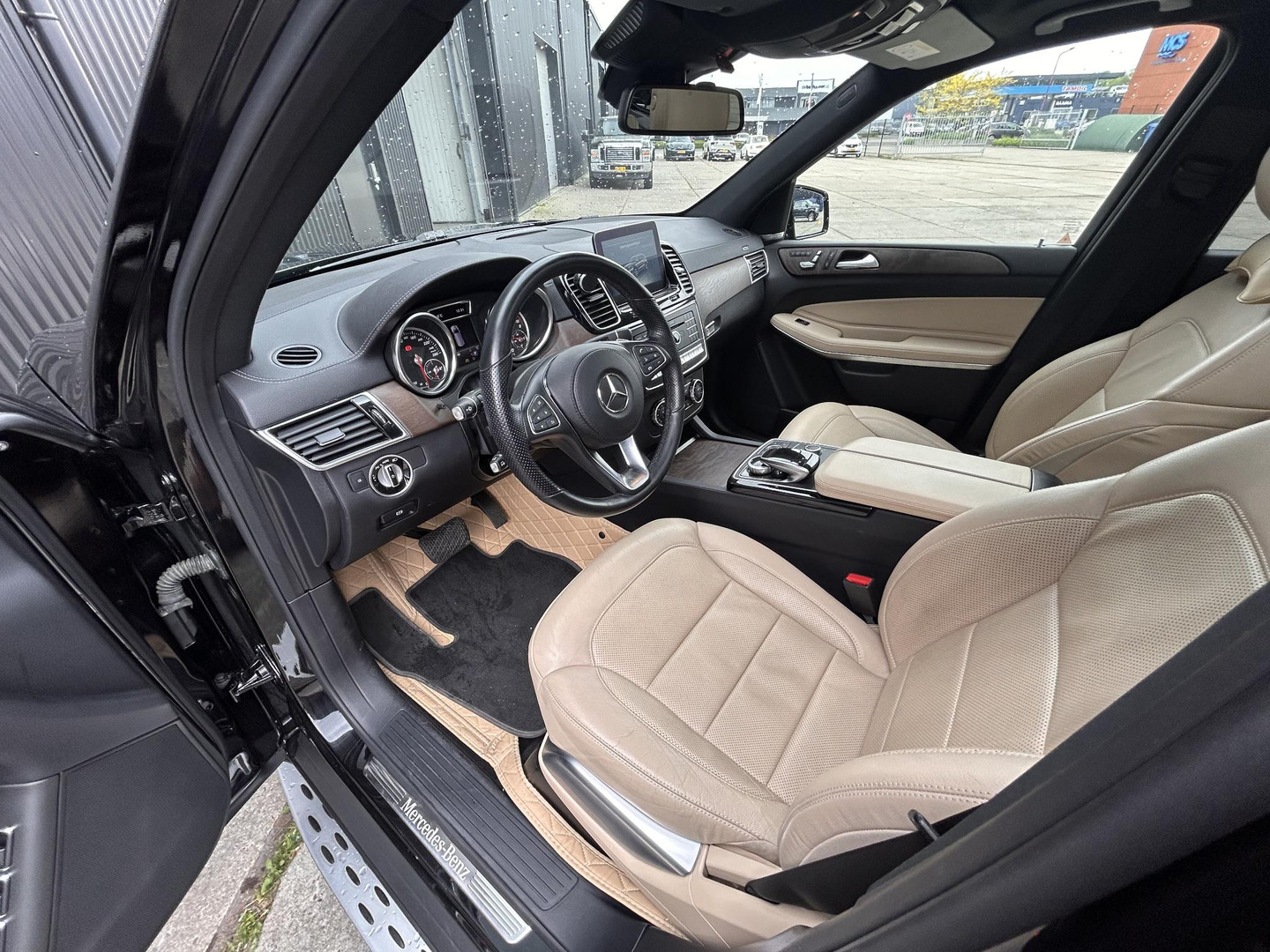 Mercedes-Benz Mercedes-Benz
