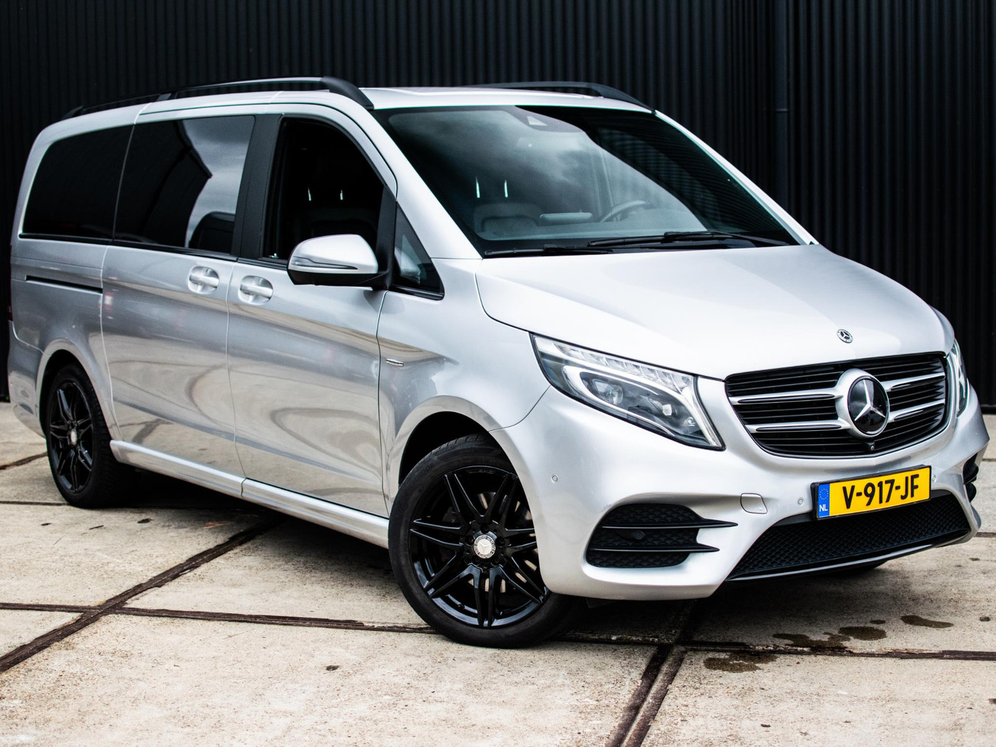 Mercedes-Benz Mercedes-Benz