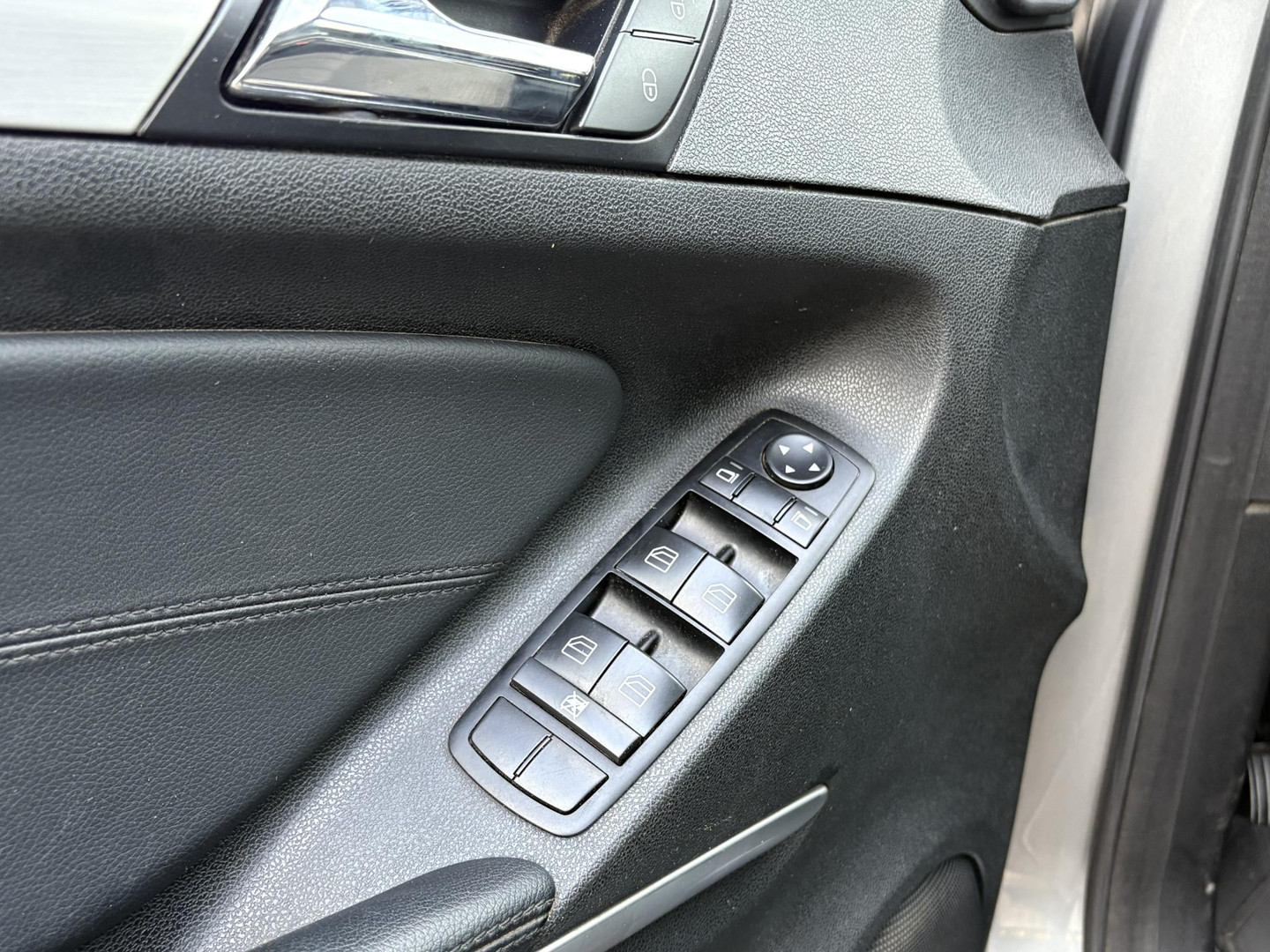 Mercedes-Benz Mercedes-Benz