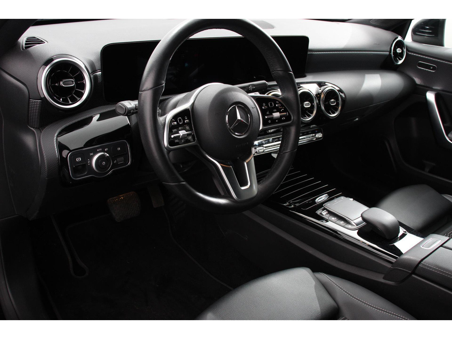 Mercedes-Benz Mercedes-Benz