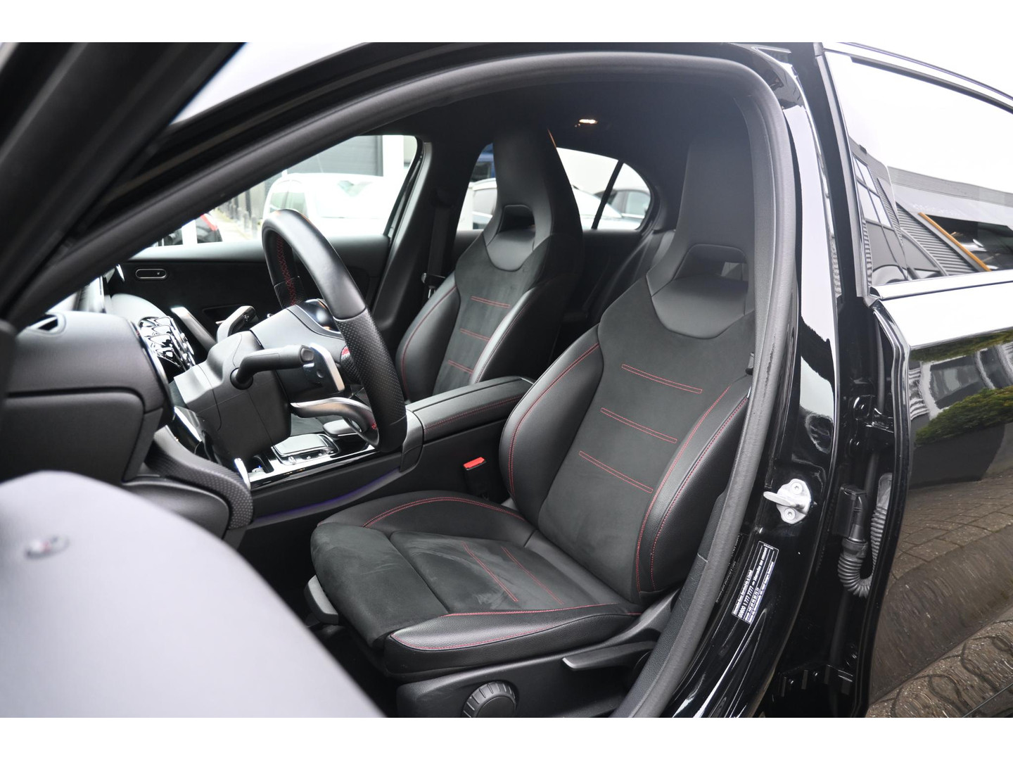 Mercedes-Benz Mercedes-Benz