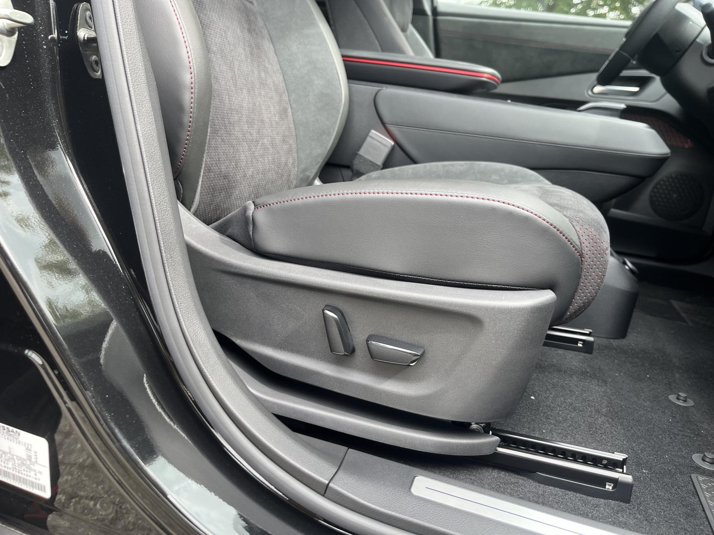 Nissan ARIYA e-4ORCE Nismo 91 kWh / 435PK / 417 WLTP / Alcantara Interieur / F1-Remlicht / Adaptieve Cruise Control / Verwarmde Voorstoelen / Elektr. Voorstoelen / 360 Camera / Elektr. Achterklep / Apple Carplay&amp;Android Auto / Warmtepomp bij herwersnieuwewebsite | Herwers Groep
