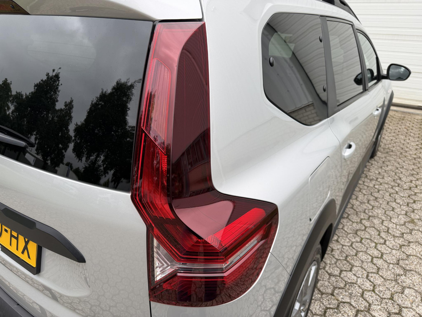 Dacia Jogger 1.0 TCe 100 Bi-Fuel Extreme 7p. / Trekhaak / Cruise Control / Apple Carplay &amp; Android Auto / Sensoren rondom &amp; Achteruitrij Camera / bij herwersnieuwewebsite | Herwers Groep