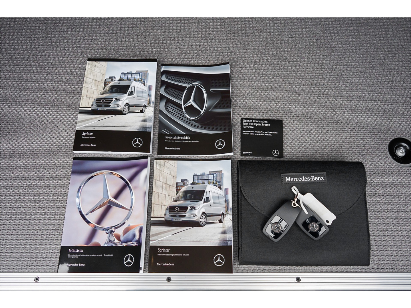 Mercedes-Benz Mercedes-Benz