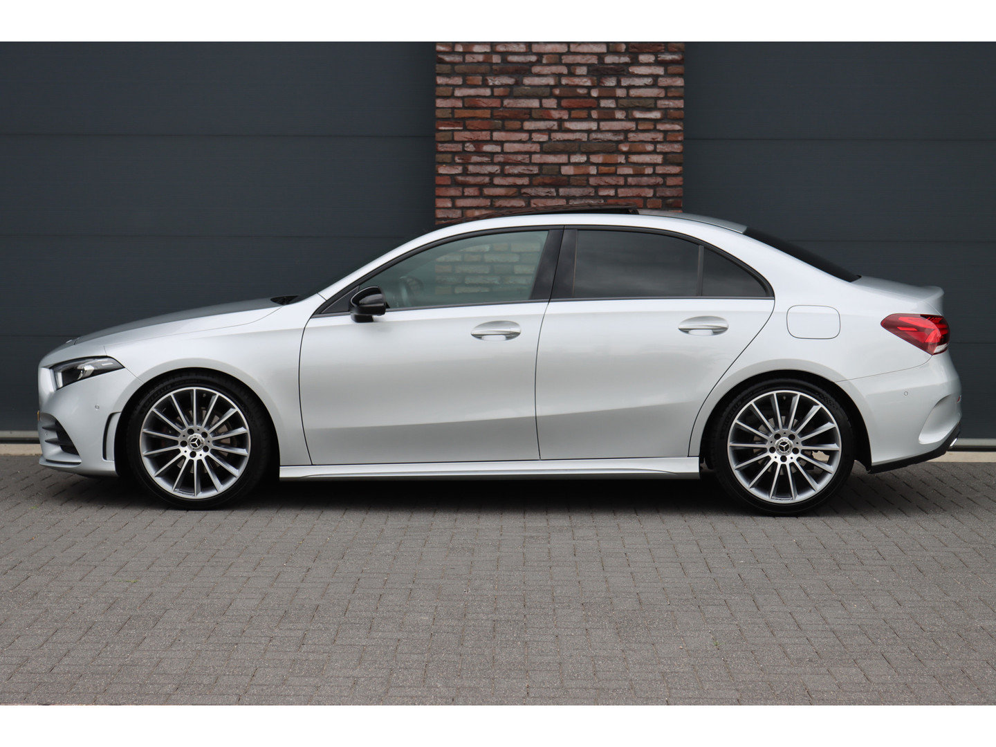 Mercedes-Benz Mercedes-Benz