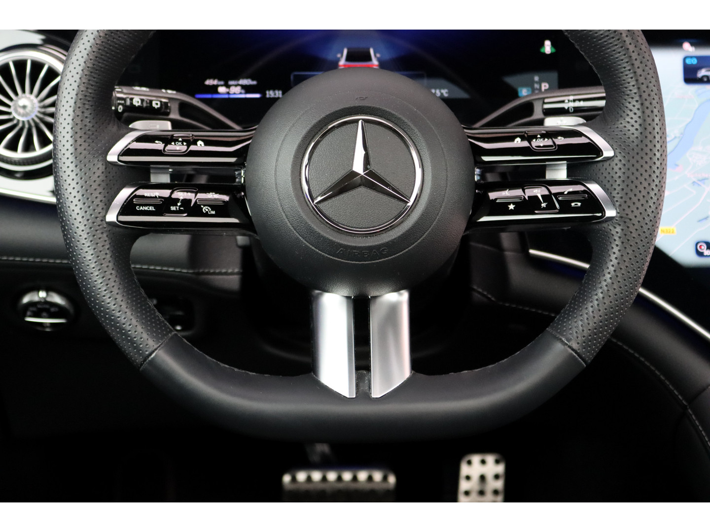 Mercedes-Benz Mercedes-Benz
