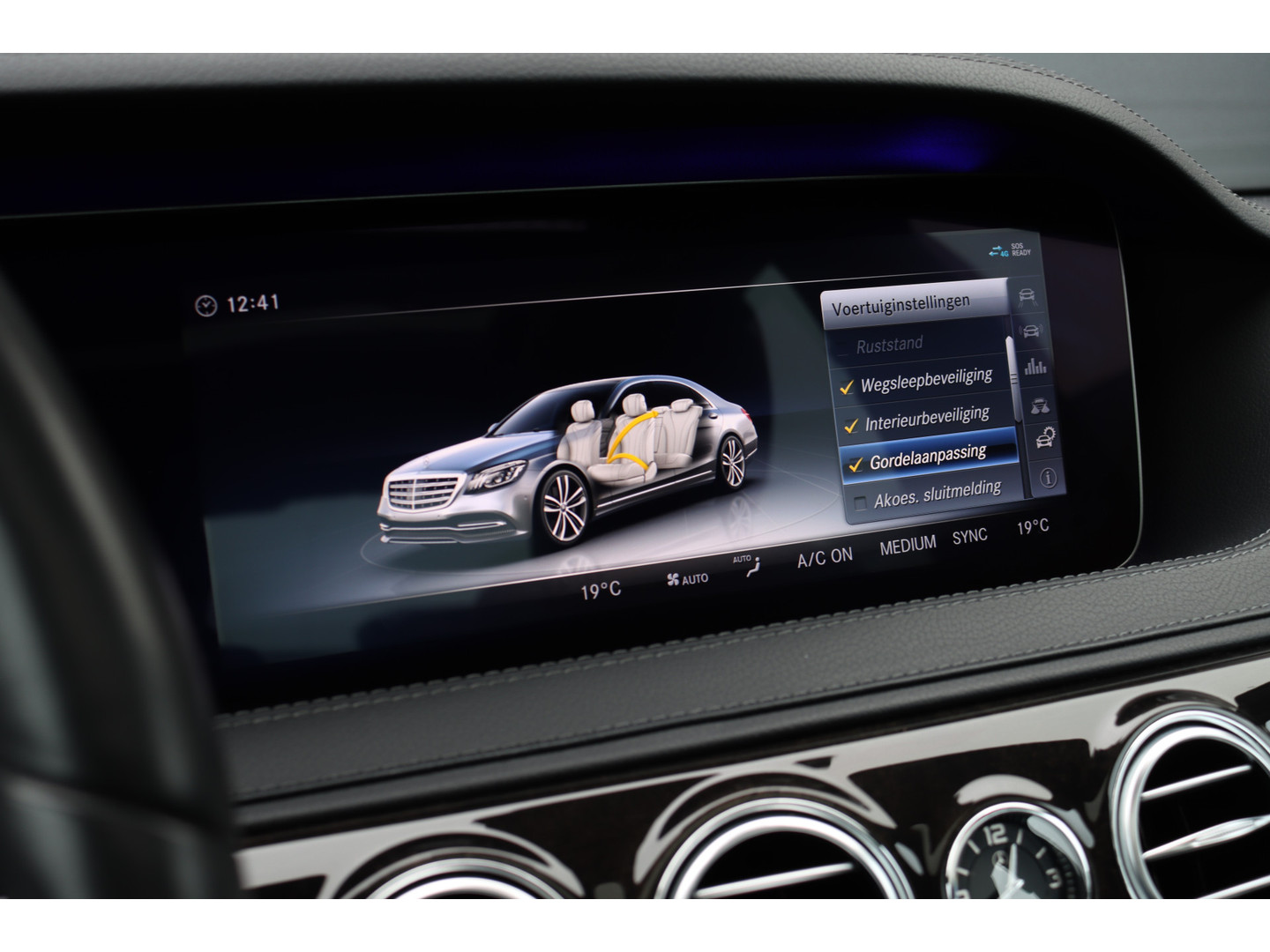 Mercedes-Benz Mercedes-Benz