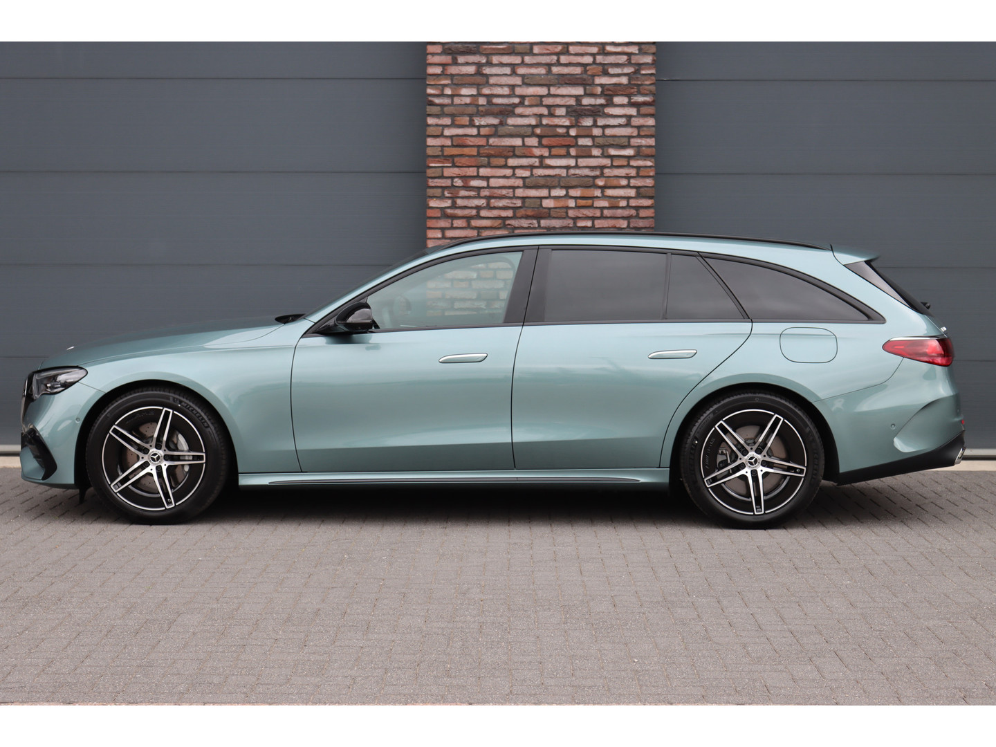 Mercedes-Benz Mercedes-Benz