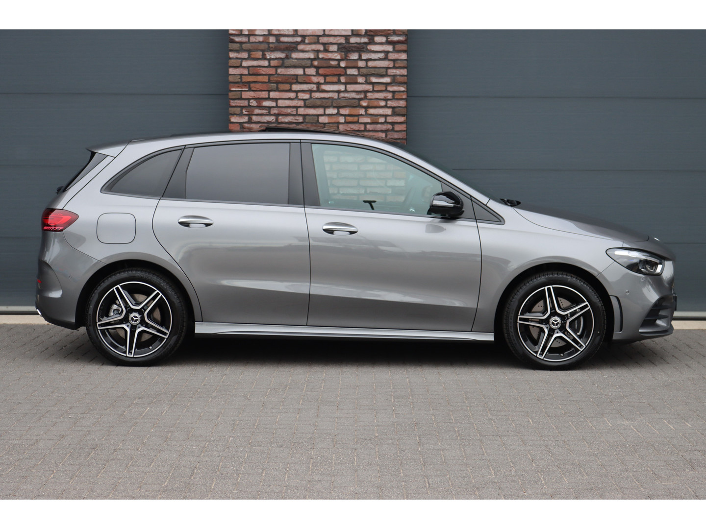 Mercedes-Benz Mercedes-Benz