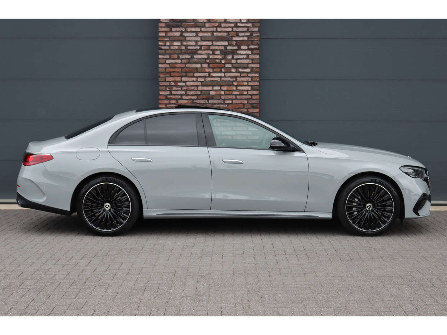 Mercedes-Benz Mercedes-Benz