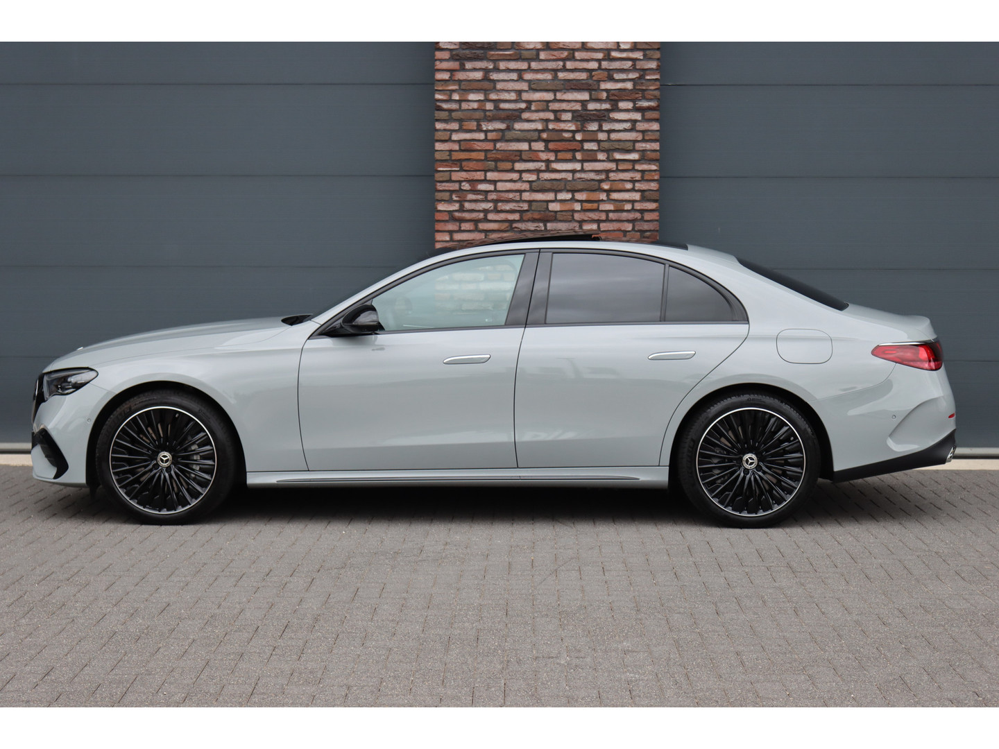 Mercedes-Benz Mercedes-Benz