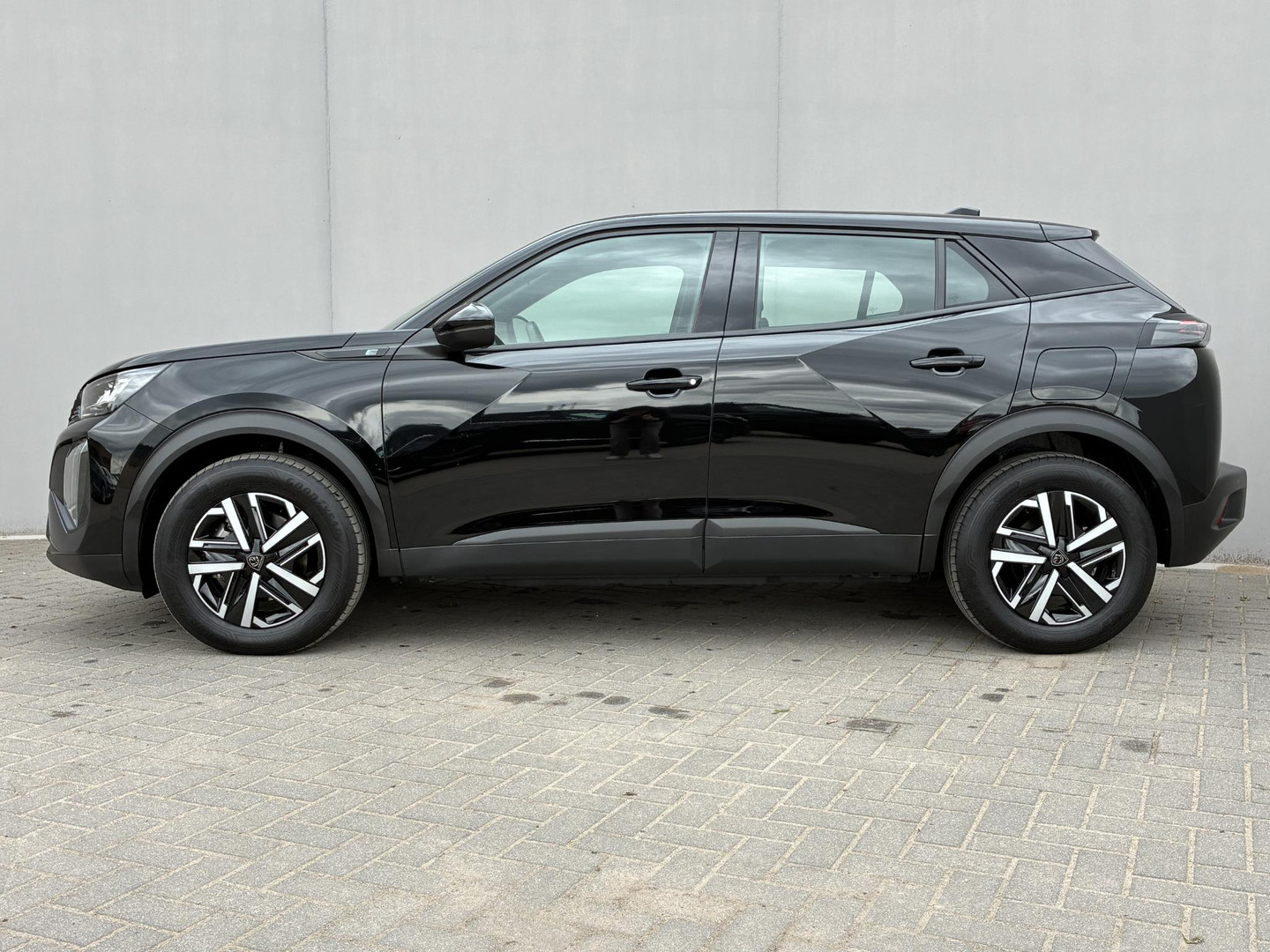 Peugeot e-2008