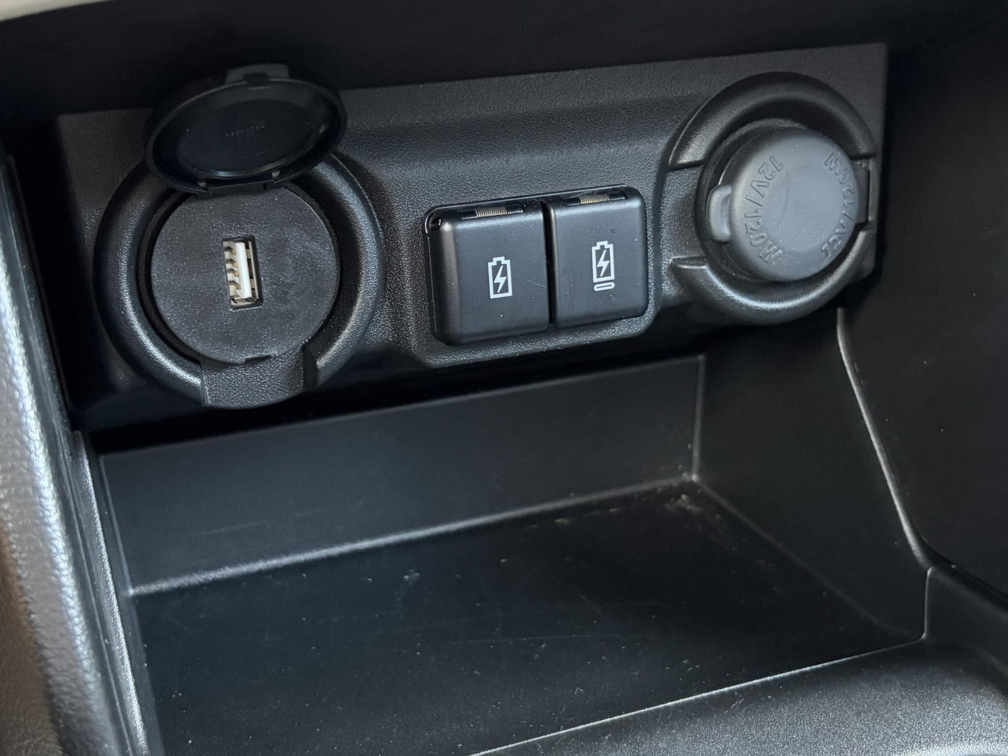 Suzuki Swift 1.2 Select Smart Hybrid / Fabrieksgarantie tot 27-02-2036 / Navigatie / All season banden / Led Lampen / Stoelverwarming / Airco / DAB Radio / Apple Carplay/Android Auto / Bluetooth / Keyless Entry/Start / PDC Achter / bij herwersnieuwewebsite | Herwers Groep