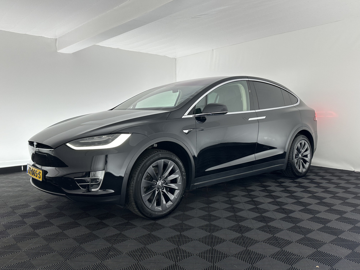 Tesla Tesla