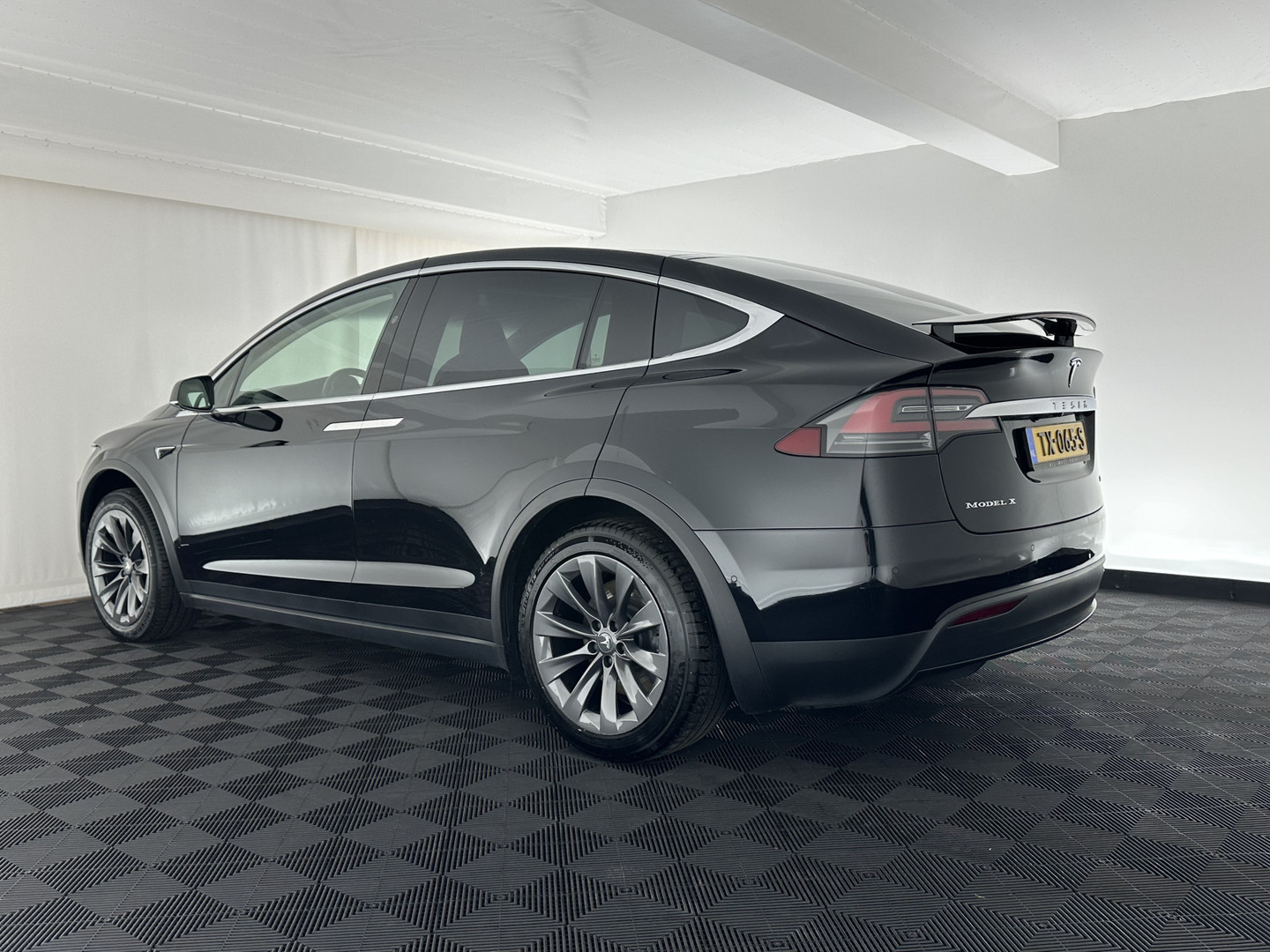 Tesla Tesla