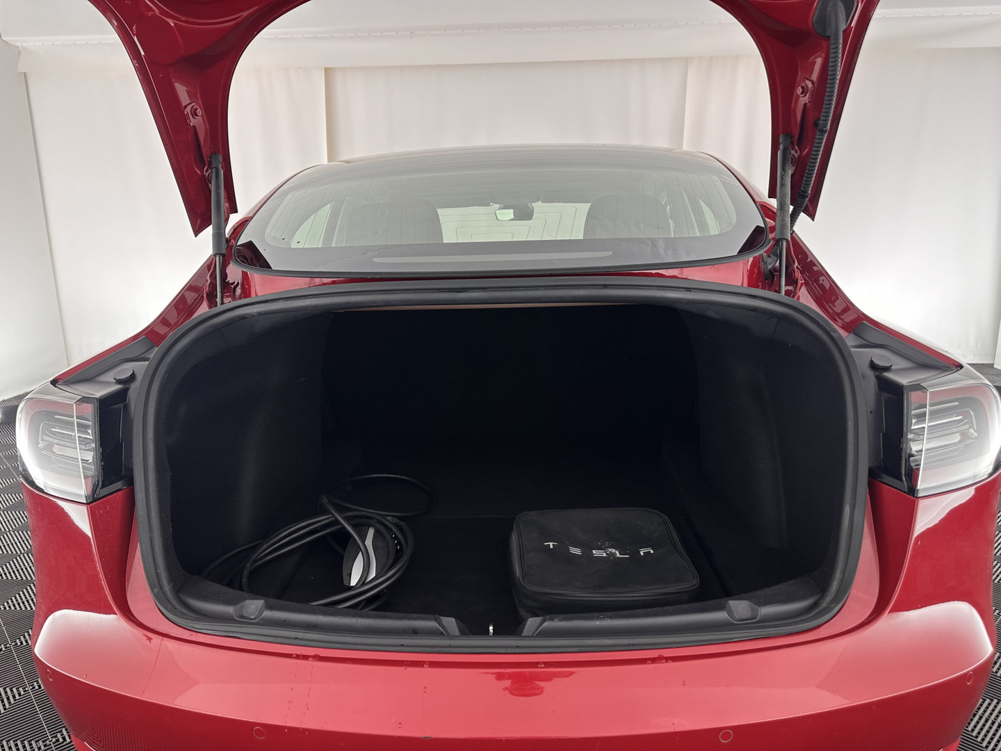 Tesla Tesla