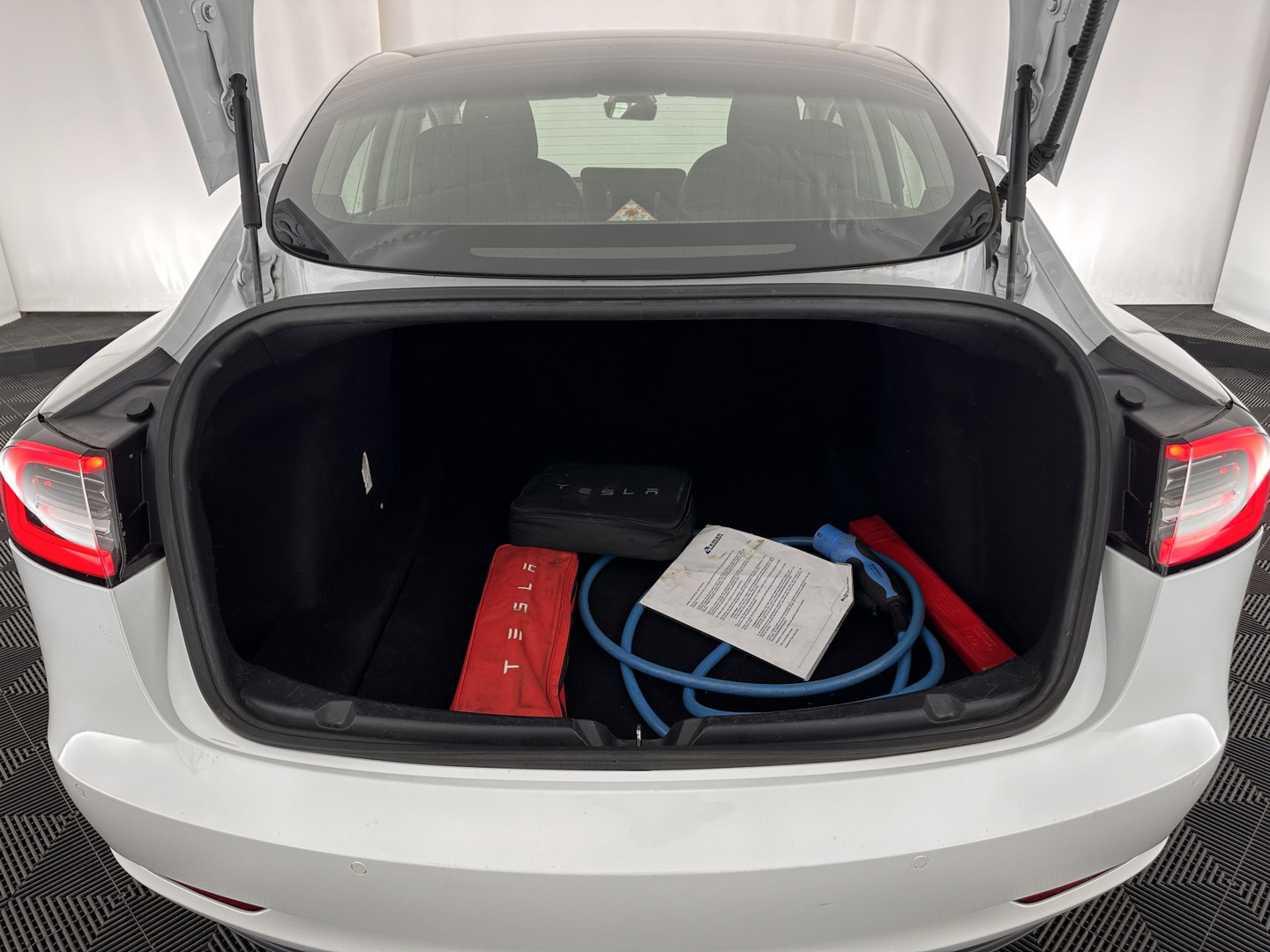 Tesla Tesla